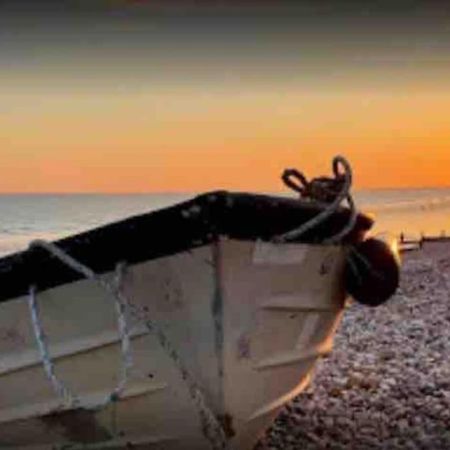 Вилла The Sails Ист-Уиттеринг Экстерьер фото